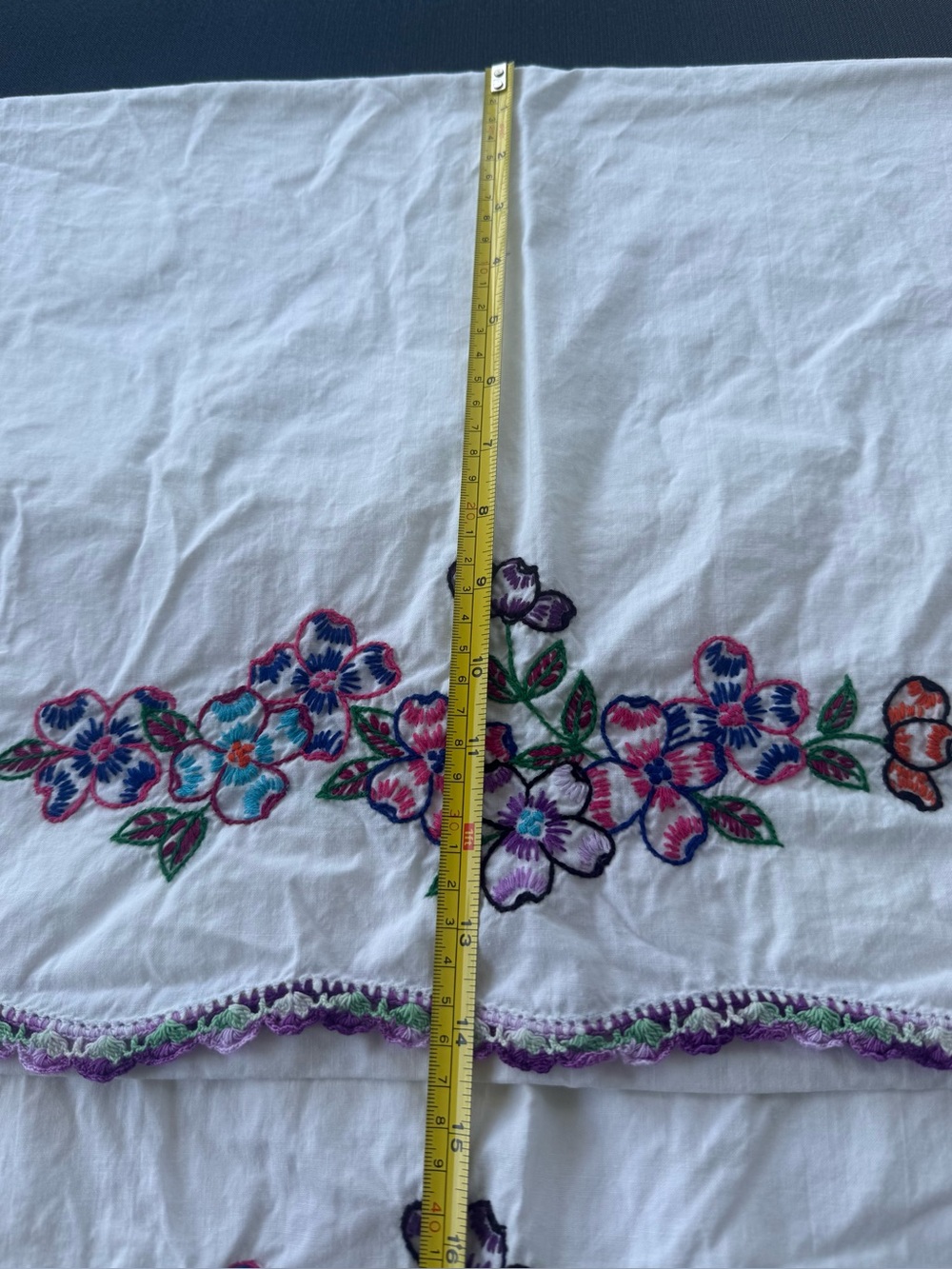 Hand-Embroidered VTG Pillowcase Set - Picture 3 of 7